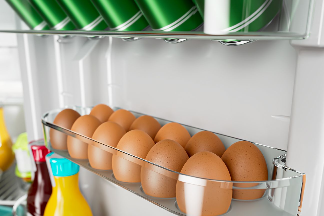 Espaço para armazenar até 12 ovos, mantendo a organização da sua geladeira.