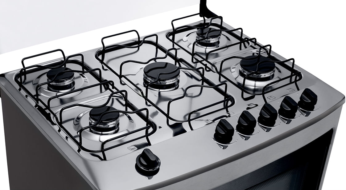 Grades duplas esmaltadas de fácil remoção, com design desenvolvido para fornecer grande estabilidade e sem cantos retos para facilitar a limpeza.