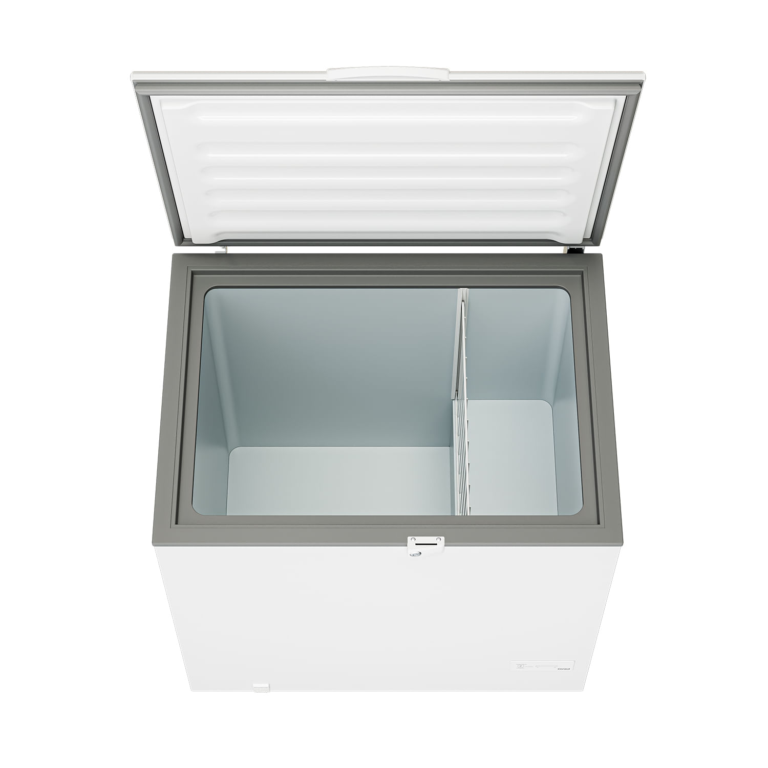 A limpeza do freezer ficou muito mais prática. Com o dreno frontal, a água do degelo escoa sem esforço. Basta colocar uma vasilha embaixo para recolher o gelo derretido, sem bagunça.