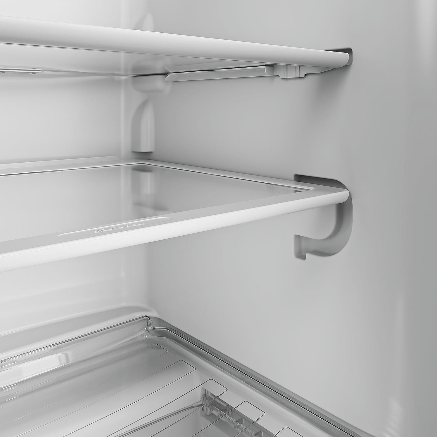 Altura Flex: organize suas compras de forma fácil! Com prateleiras ajustáveis em até quatro níveis, tudo o que você precisa cabe sem problemas na sua geladeira: de melancia inteira a garrafa de 2L.