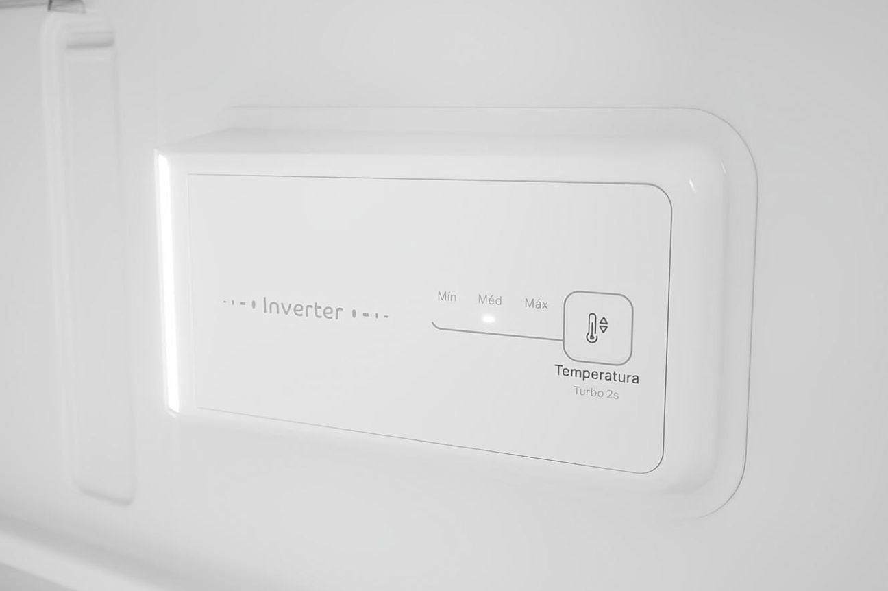 A tecnologia Inverter te ajuda a economizar até 38% de energia[1]. É a Consul garantindo sua conta de luz mais barata, a compra do mês durando mais, e uma cozinha mais silenciosa!