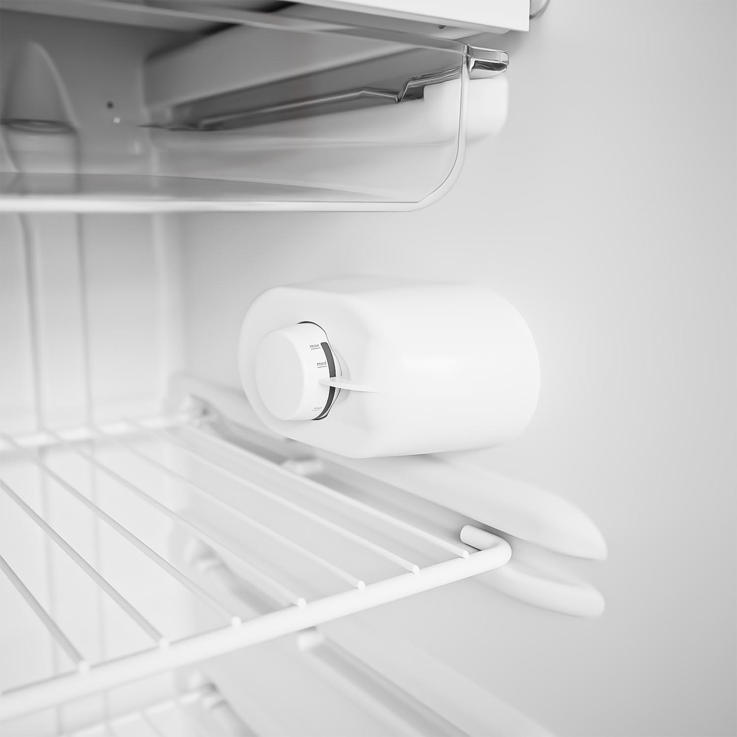 Se você precisa de um frigobar que funcione bem nas mais diversas ocasiões, o Frigobar Consul Retrô é a opção perfeita. Com 3 níveis de temperatura disponíveis, dá pra ajustar o modo de refrigeração para dias de pouca ou muita abertura da porta. É só escolher entre mínima, média e máxima que fica tudo bem resfriadinho!