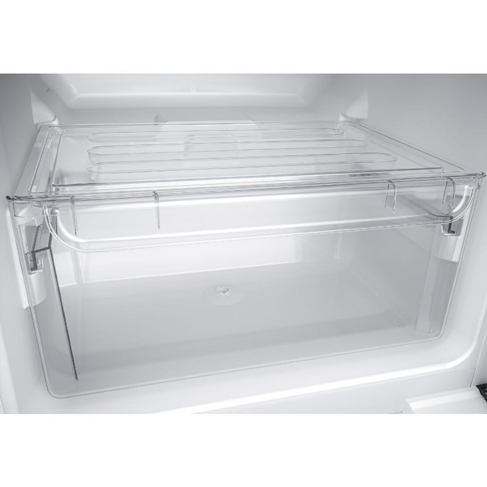 Altura e profundidade ideal para guardar latas e garrafas.